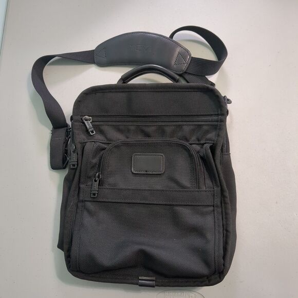 Tumi Nylon Small Messenger Bag Made In America - Picture 1 of 4